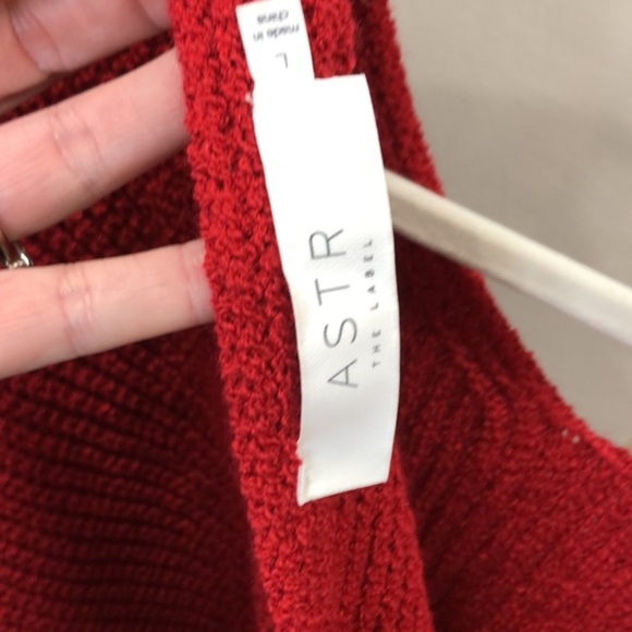 ASTR red knot back knit sweater - Picture 4 of 5